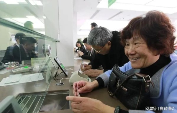 金景配资 银行柜台突然问你：取钱干嘛用？牢记这4个字，立刻放行！